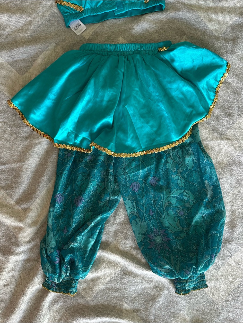 Disney’s Aladdin Princess Jasmine Dress-up Set Two-Piece size Small 5-6 - Picture 7 of 12